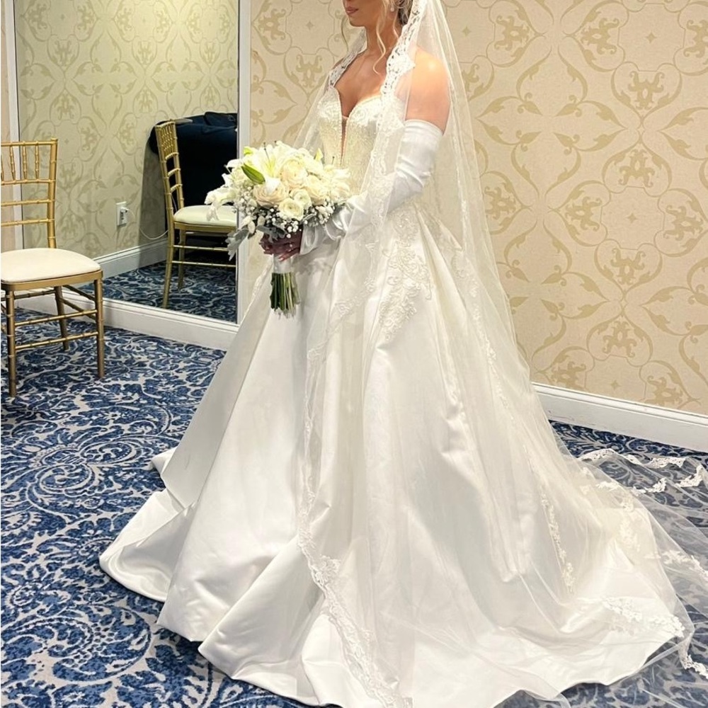 Kleinfeld wedding dress, used - like new, taken to the dry cleaners.